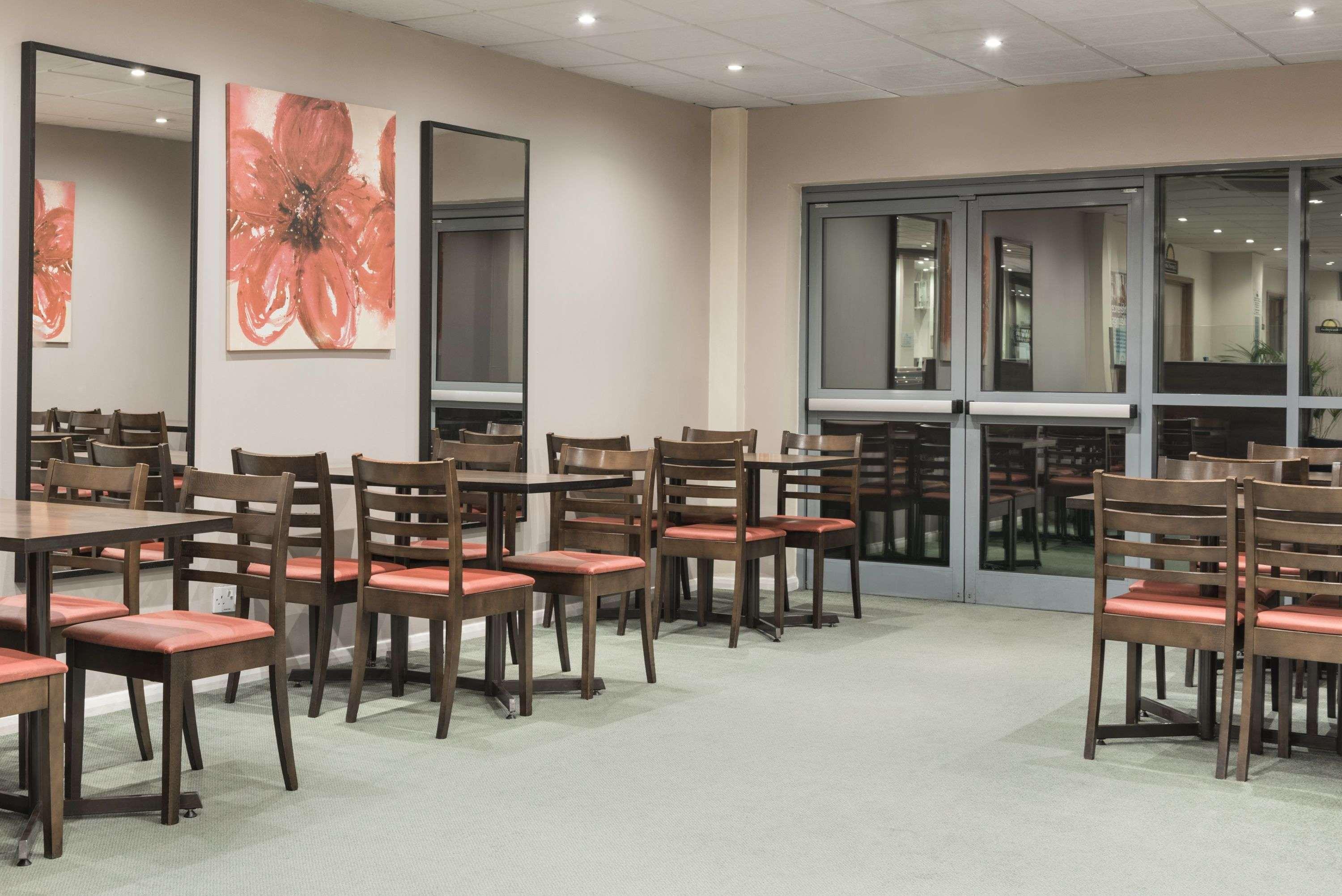 Days Inn By Wyndham Donington Castle Donington Extérieur photo